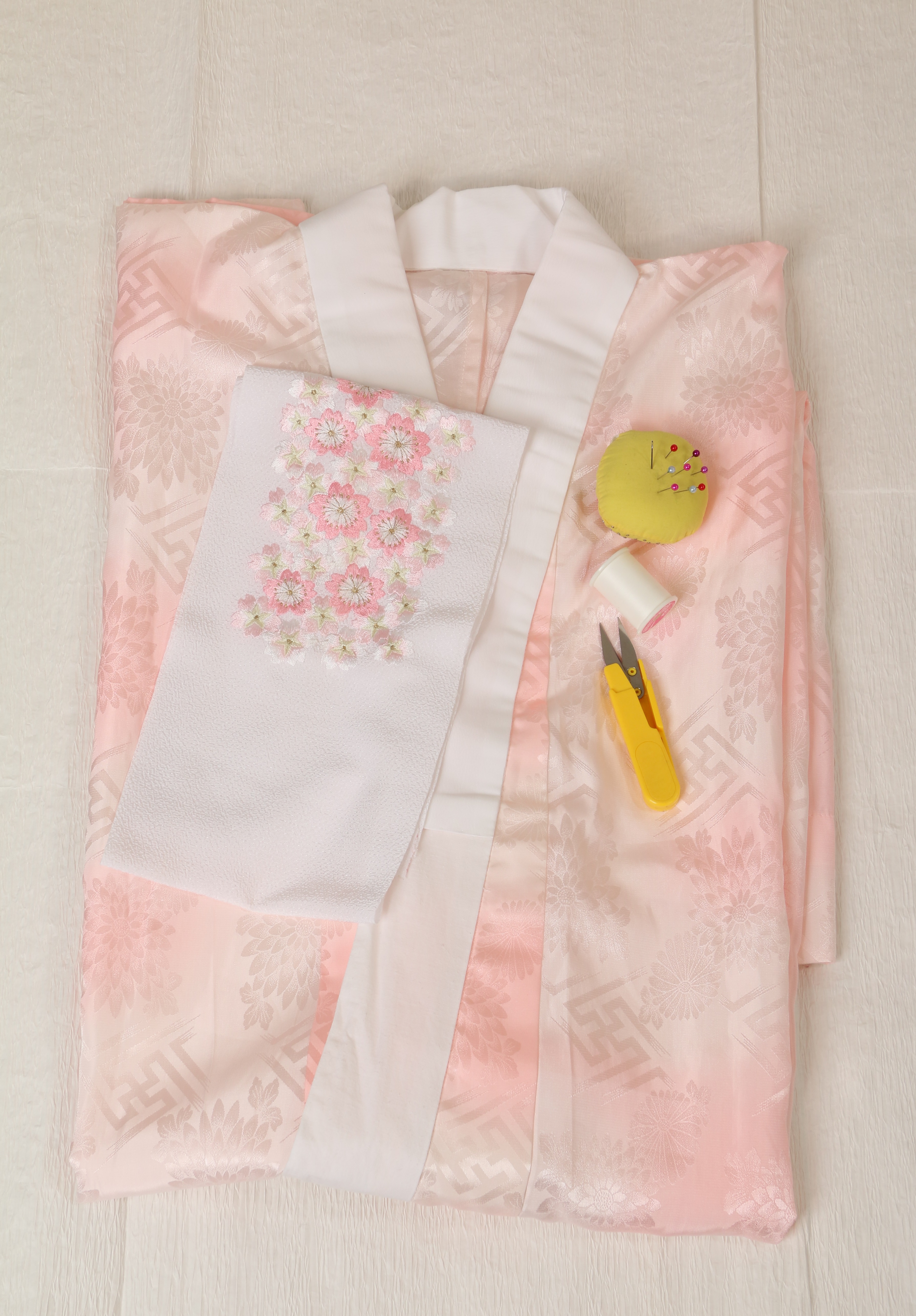 半衿の付け方 着姿では一番お顔に近い所 半衿 付け方のご紹介 振袖専門館花舎